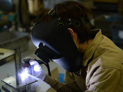 British manufacturing sector stabilises as political uncertainty subsides